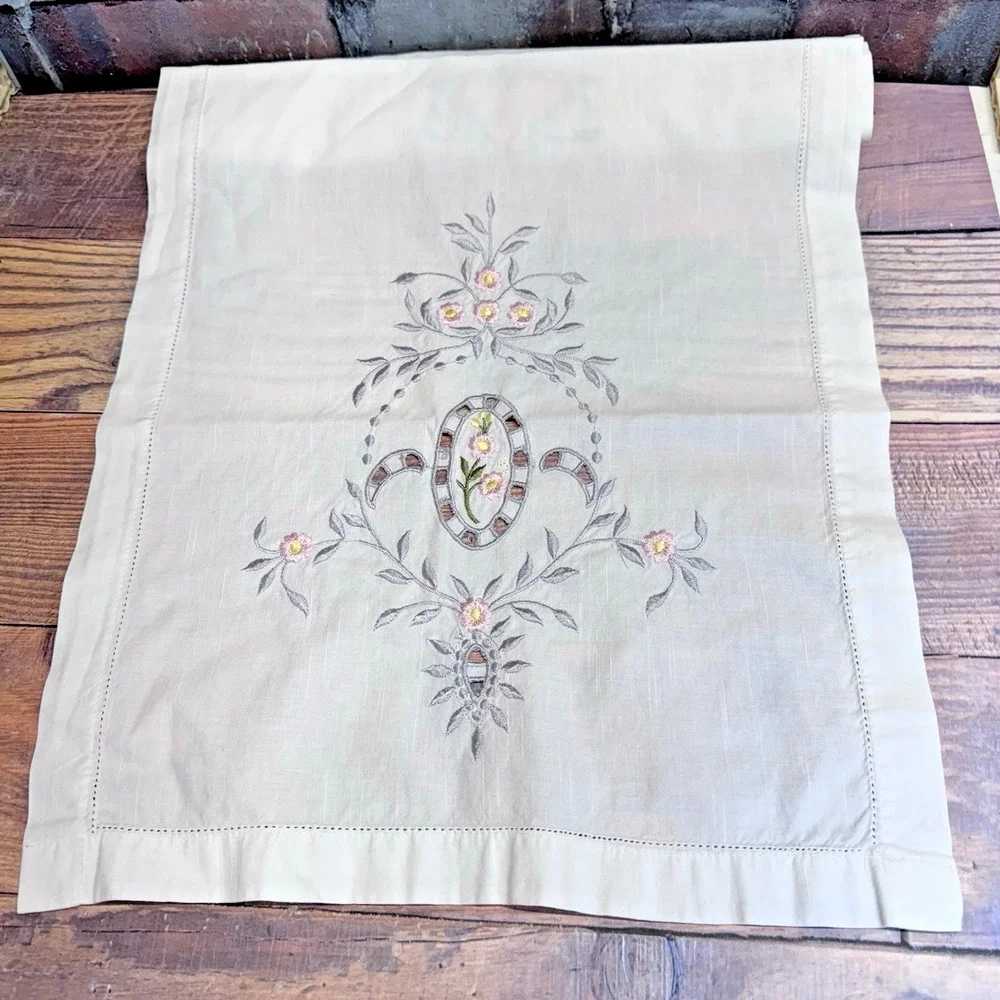 Vintage Set Embroidered Linen Table Runner w 2 Napkins Gray Pink Floral Eyelet‎